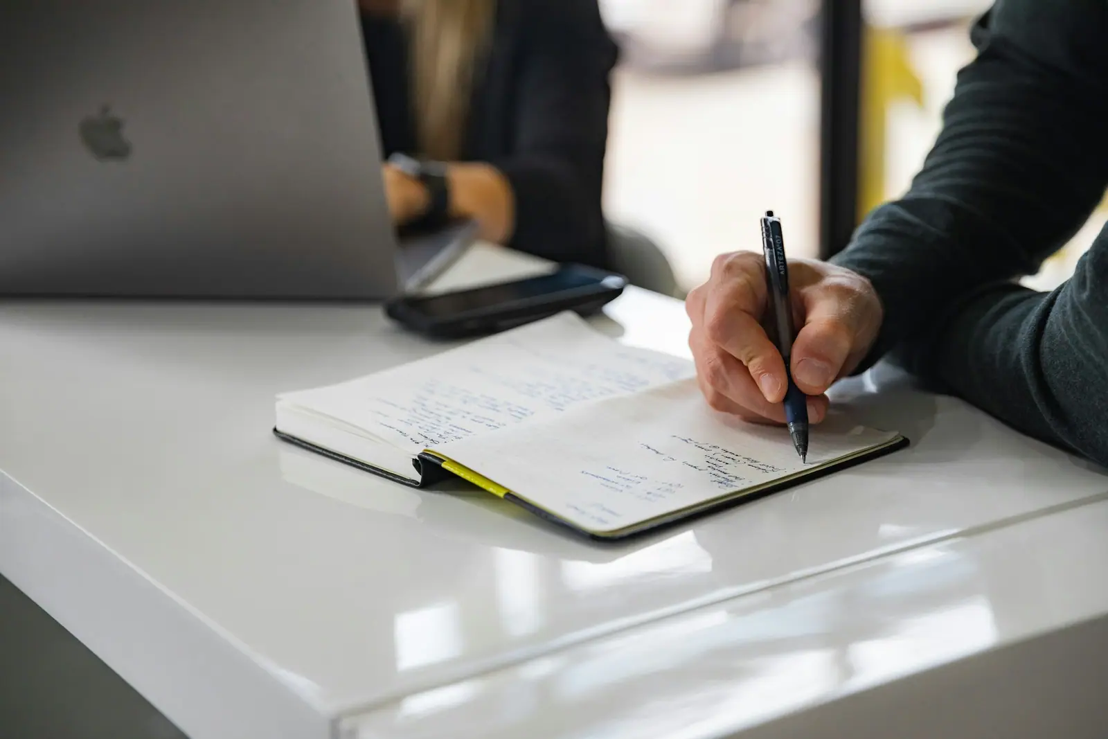 Notizen und Ideenentwicklung bei Commerce Partner – E-Commerce Beratung und digitale Strategien